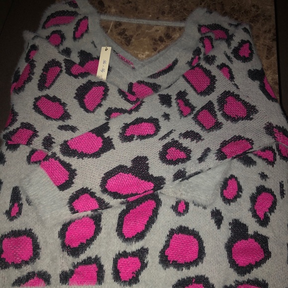 Boutique Leopard Sweater - Picture 1 of 2